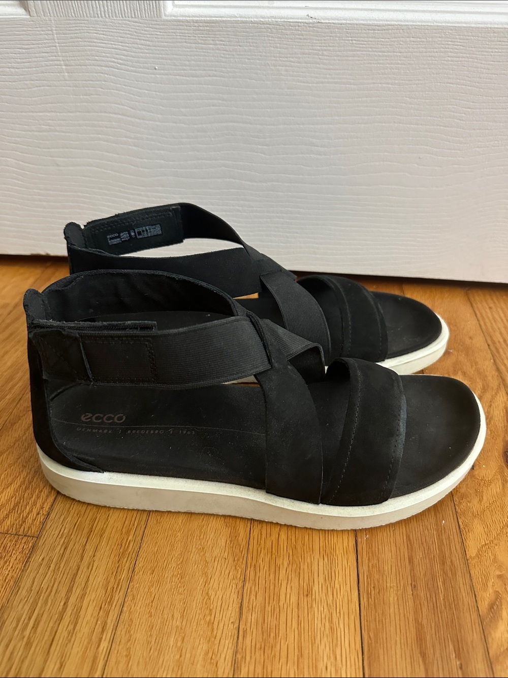 Ecco - Women’s Black Strap Sandals